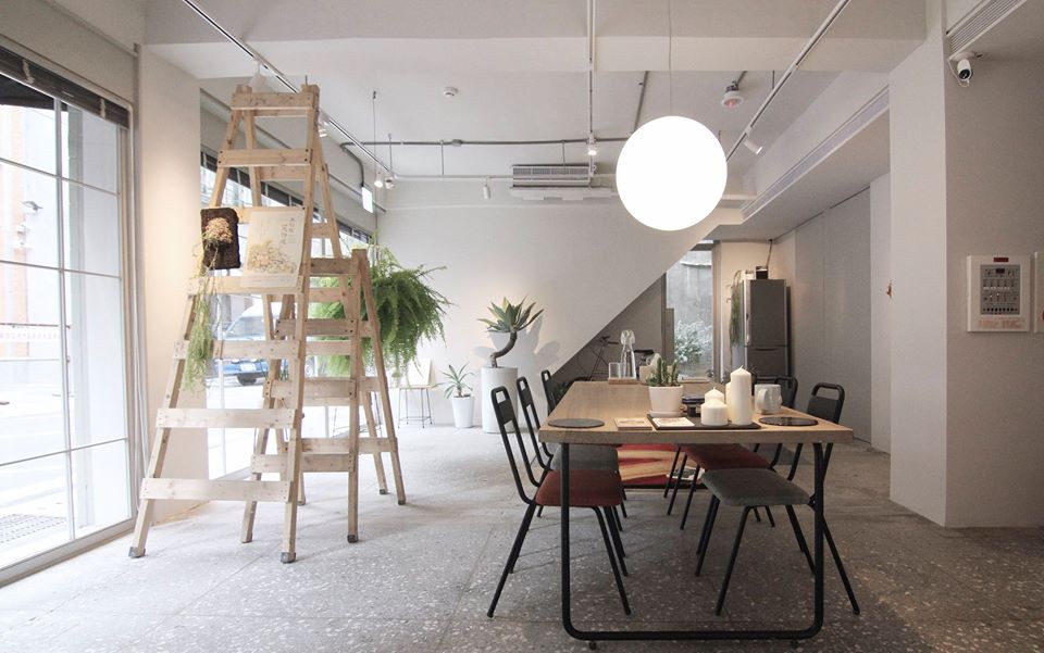 門草行旅 The Door Inn