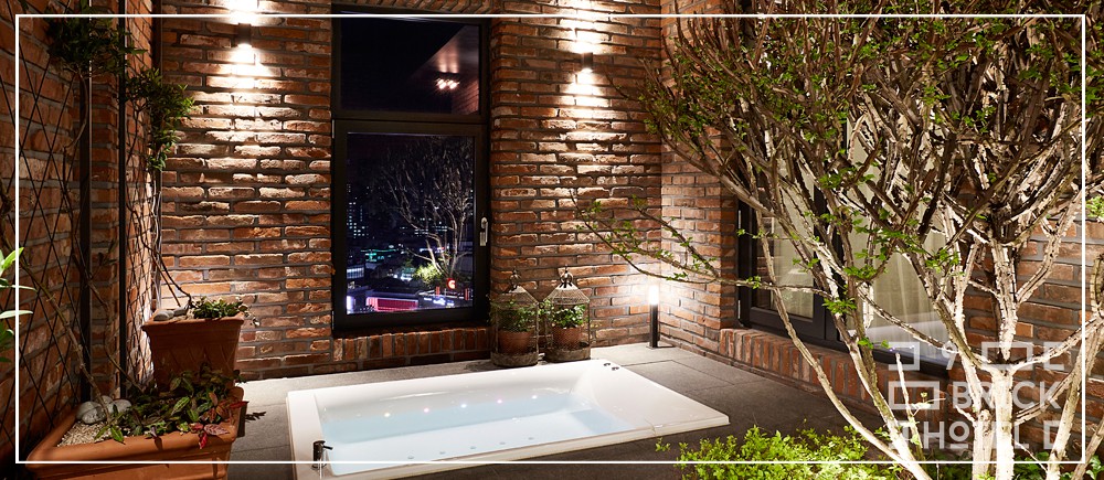 Nine Brick Hotel官網