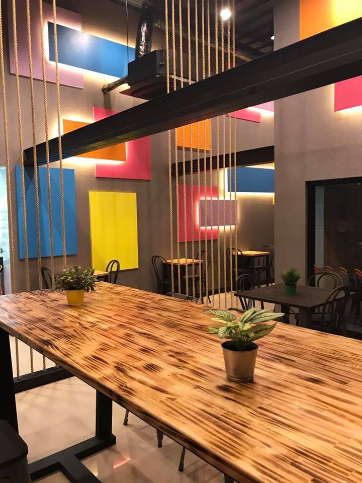 彩色貨櫃屋7-Eleven 龍躍門市 facebook