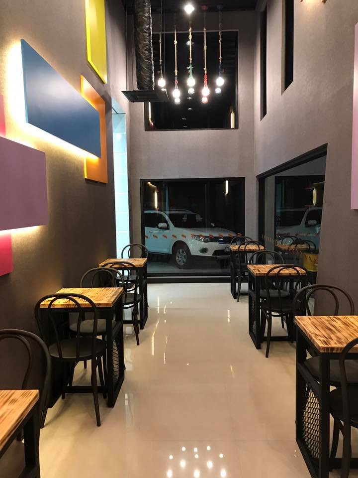 彩色貨櫃屋7-Eleven 龍躍門市 facebook