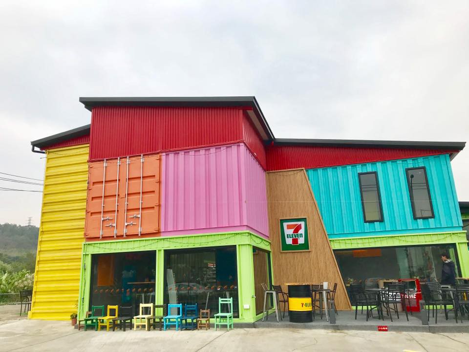 彩色貨櫃屋7-Eleven 龍躍門市 facebook