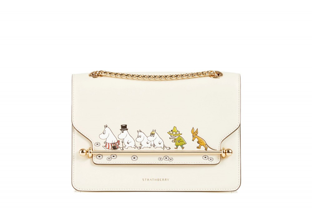 iim6Ha2bTfiJxrixi8vJ_The-Strathberry-X-Moomins_East-West_Vanilla_Front