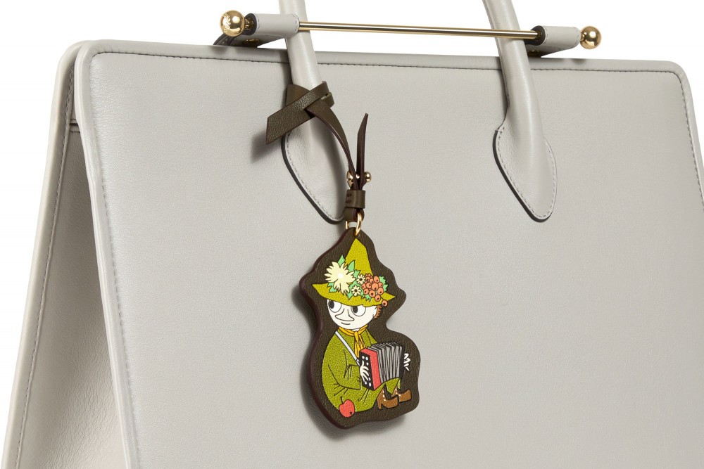 w4AFgoXRhC1ovIBLerAJ_The-Strathberry-X-Moomins_Charm_Green_Scale