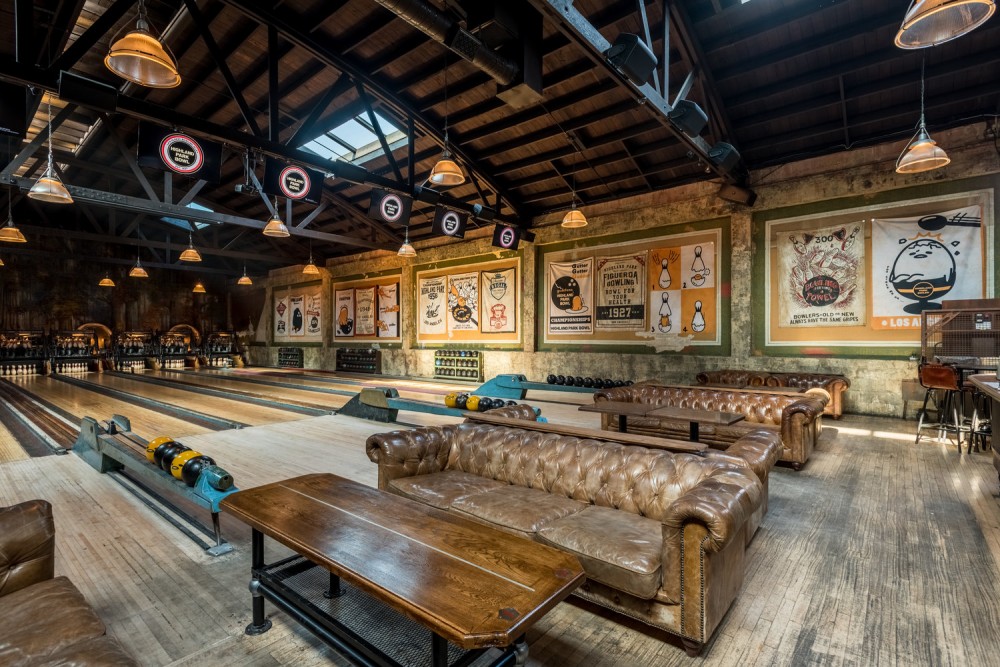 A 1933 GROUP - Highland Park Bowl