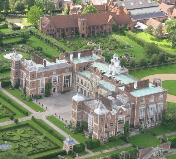 Hatfield House@Facebook