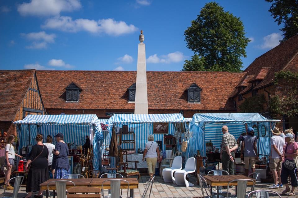 Hatfield House@Facebook