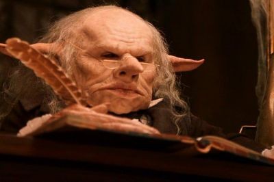 Harry-s-1st-Visit-to-Gringotts-Wizarding-Bank-harry-potter-club-232-34478113-400-266