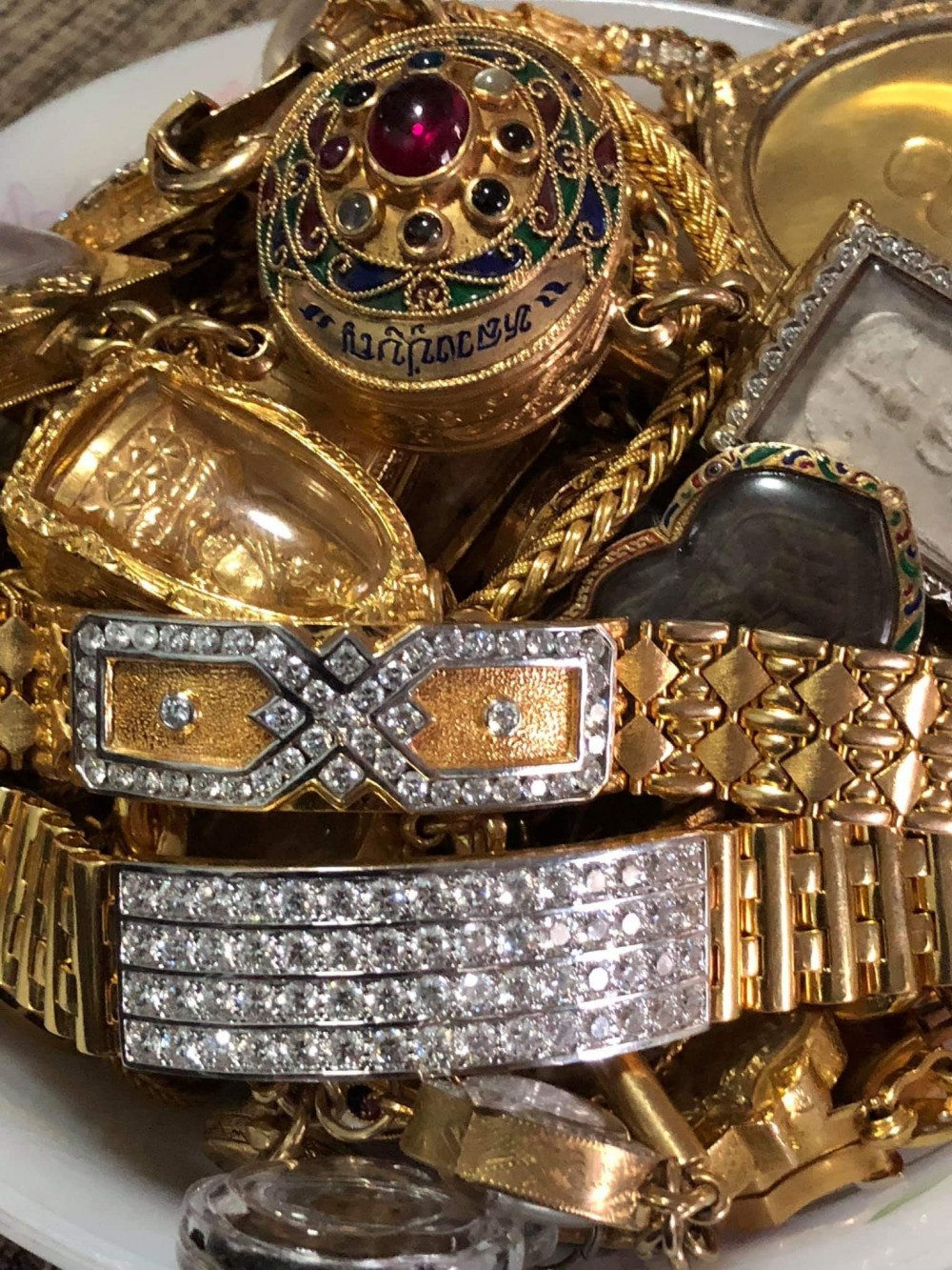 Anont Rotthong Facekbook