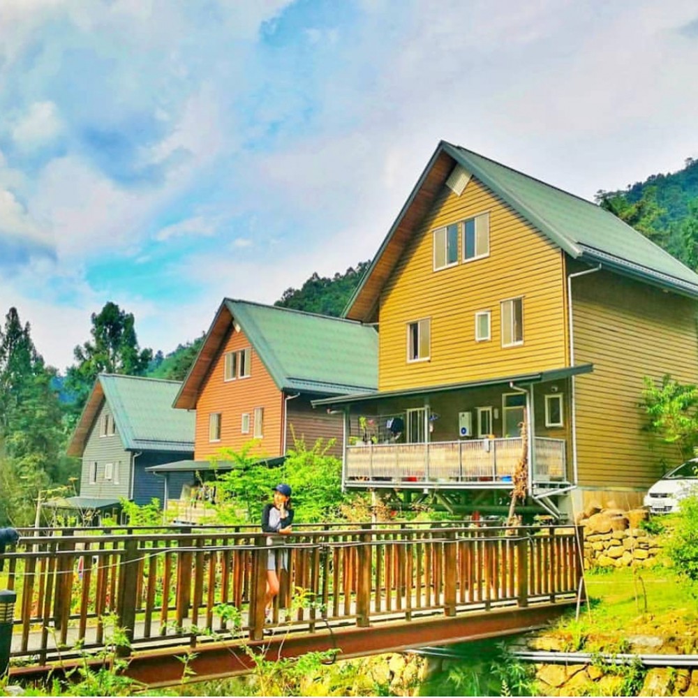 Instagram @ door_opening_perry