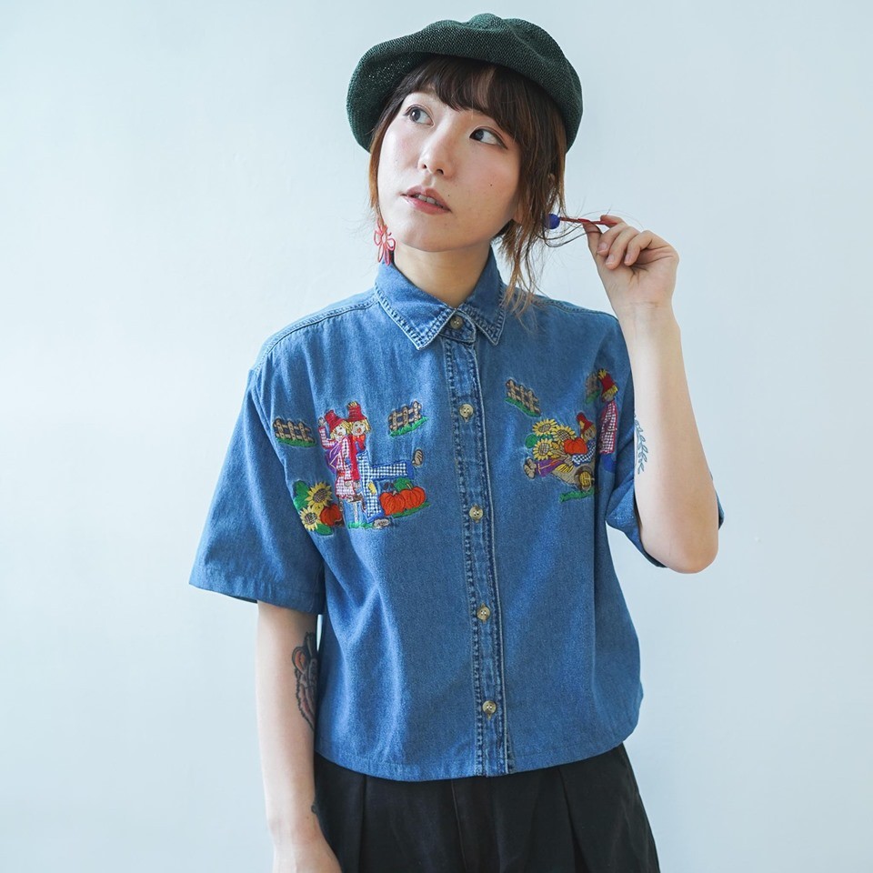 Hello Hippie "I am a Vintage weirdo"