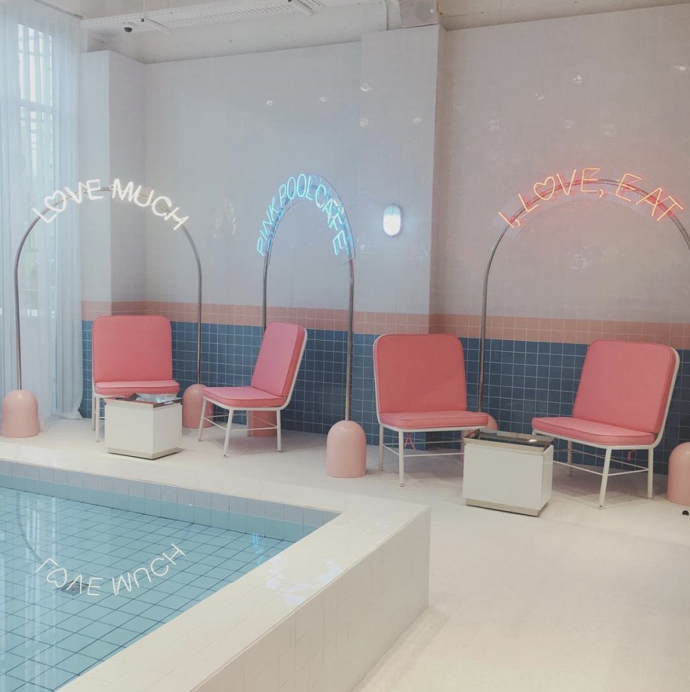 Pinkpoolcafe