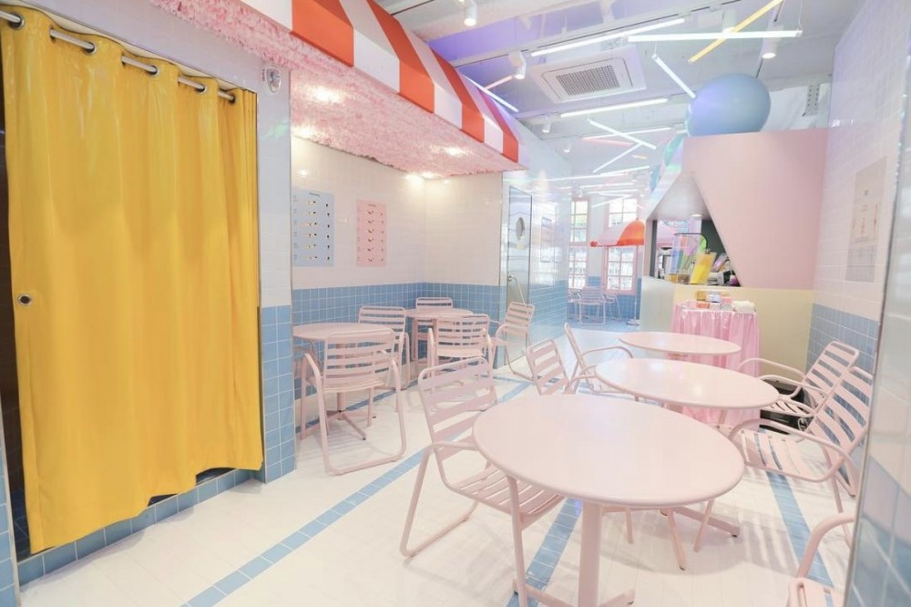 Pinkpoolcafe