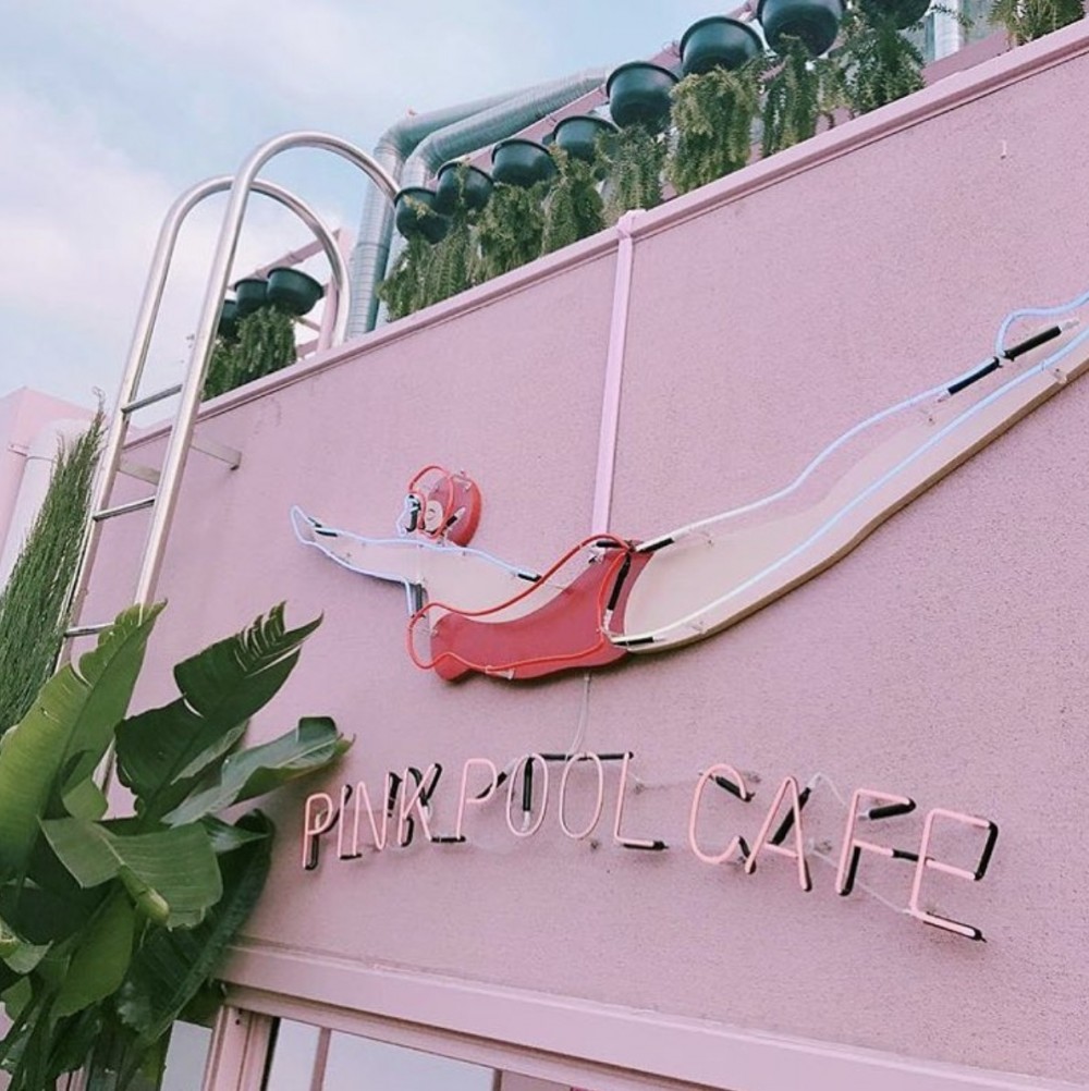 Pinkpoolcafe
