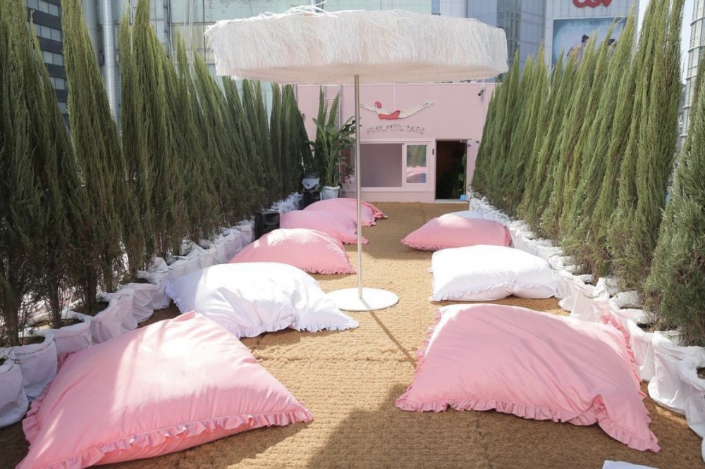 Pinkpoolcafe