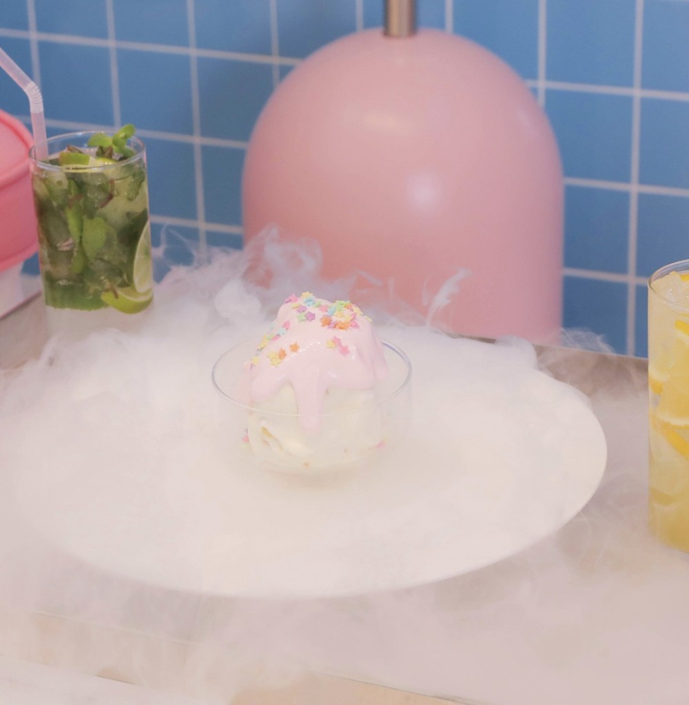 Pinkpoolcafe