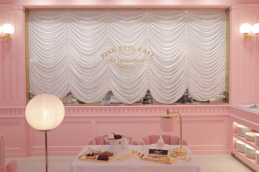 Pinkpoolcafe