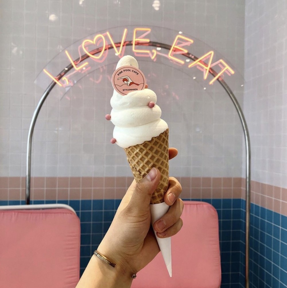 Pinkpoolcafe