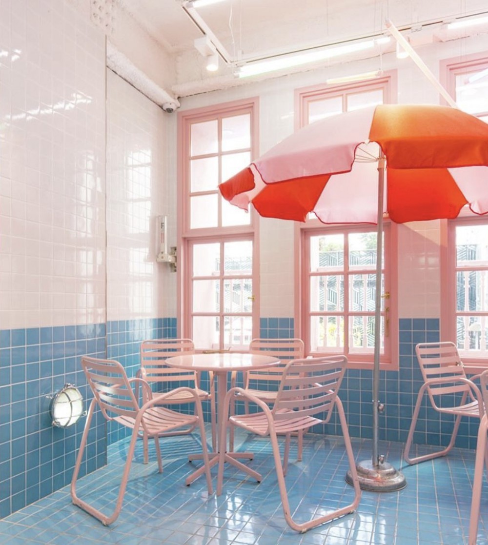 Pinkpoolcafe