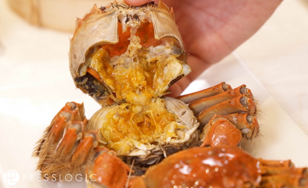 盈彩飲食集團旗下四間酒樓推出任食大閘蟹放題套餐。