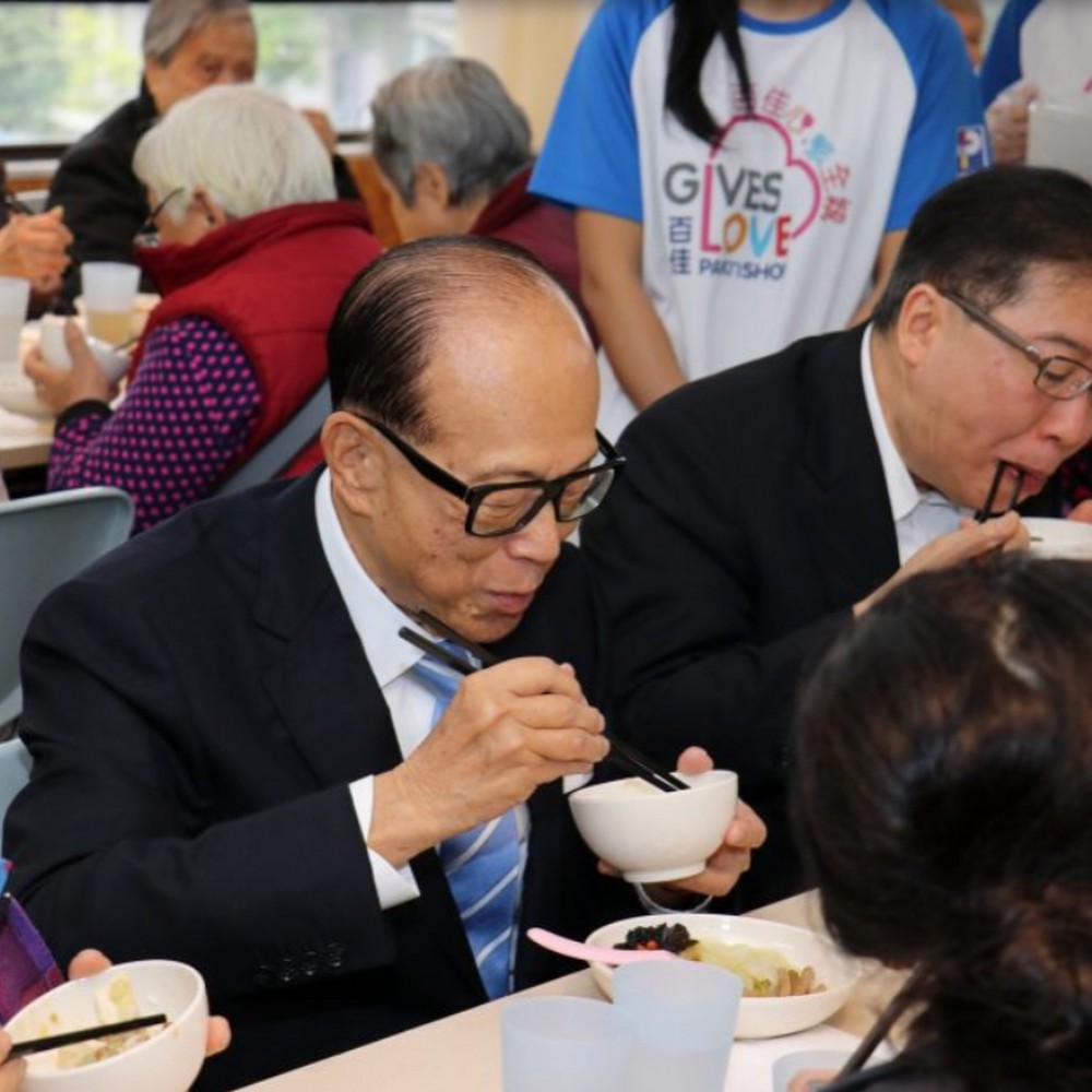 李嘉誠基金會宣布捐10億港元助飲食業：接下來將著力協助零售業