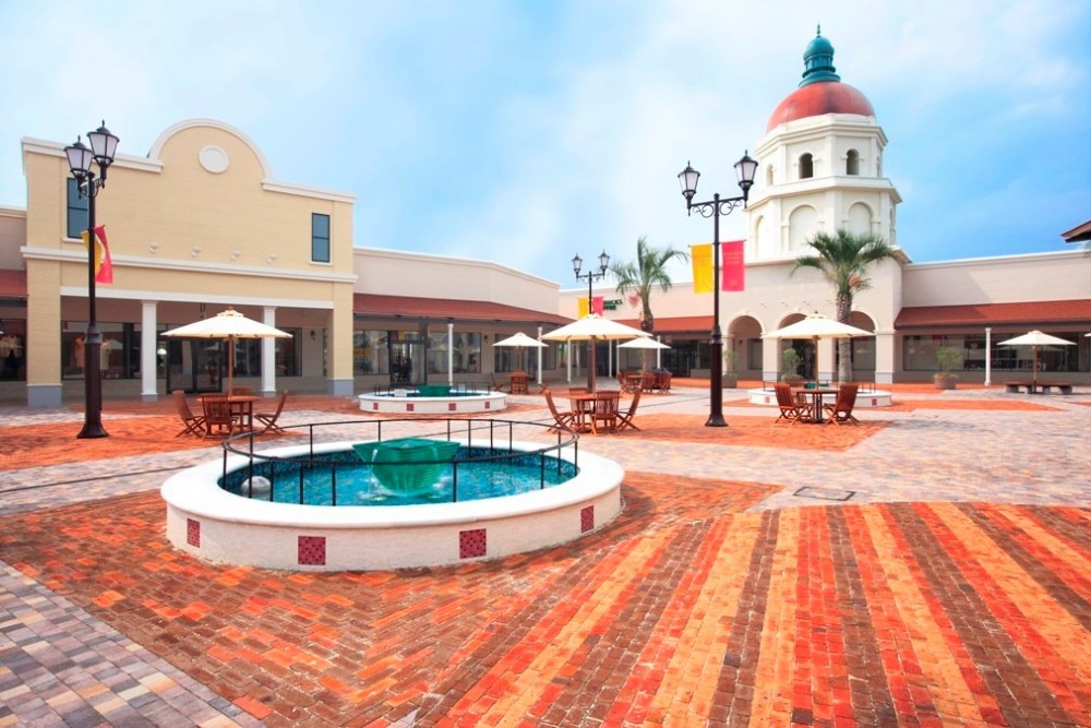 KOBE SANDA PREMIUM OUTLETS