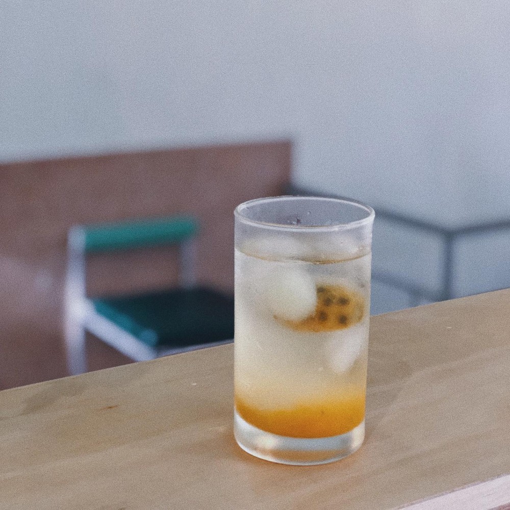 愛文百香果氣泡飲。