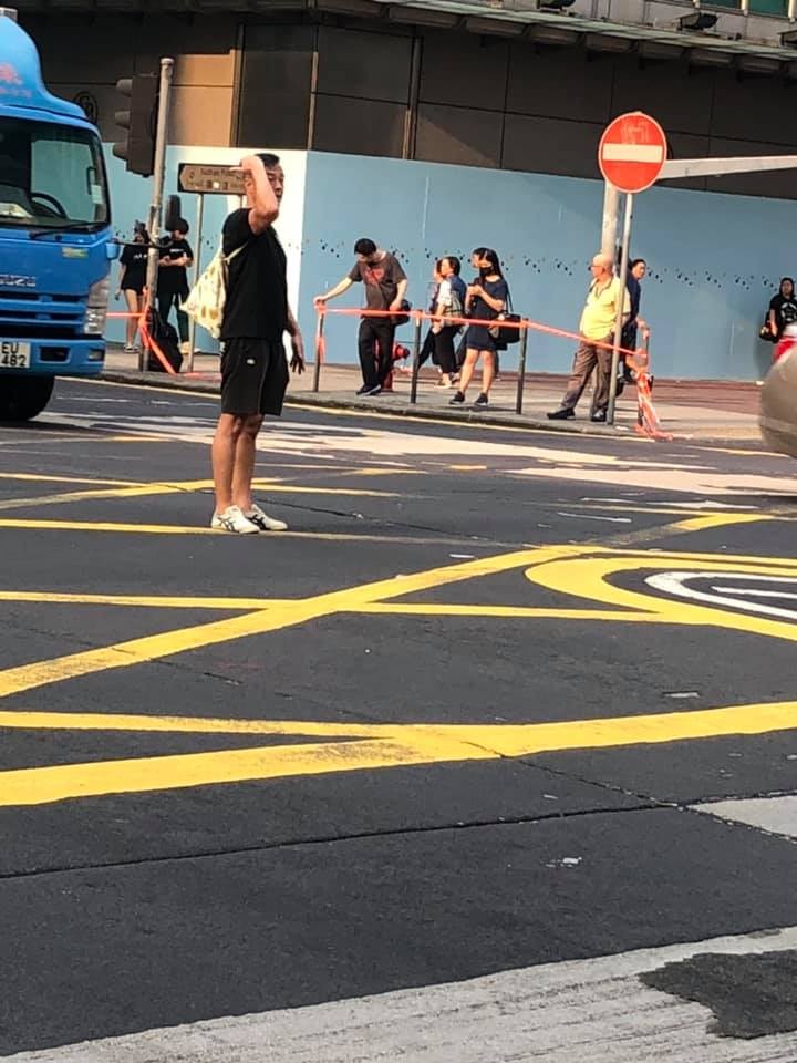 王喜指揮交通!