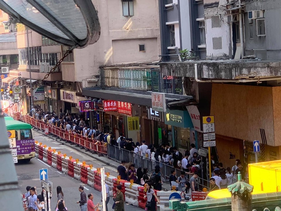龍門冰室遭破壞紅磡長龍店杜汶澤黃店