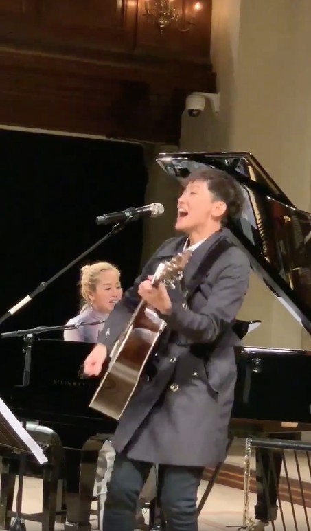 何韻詩自彈自唱肥媽有話兒