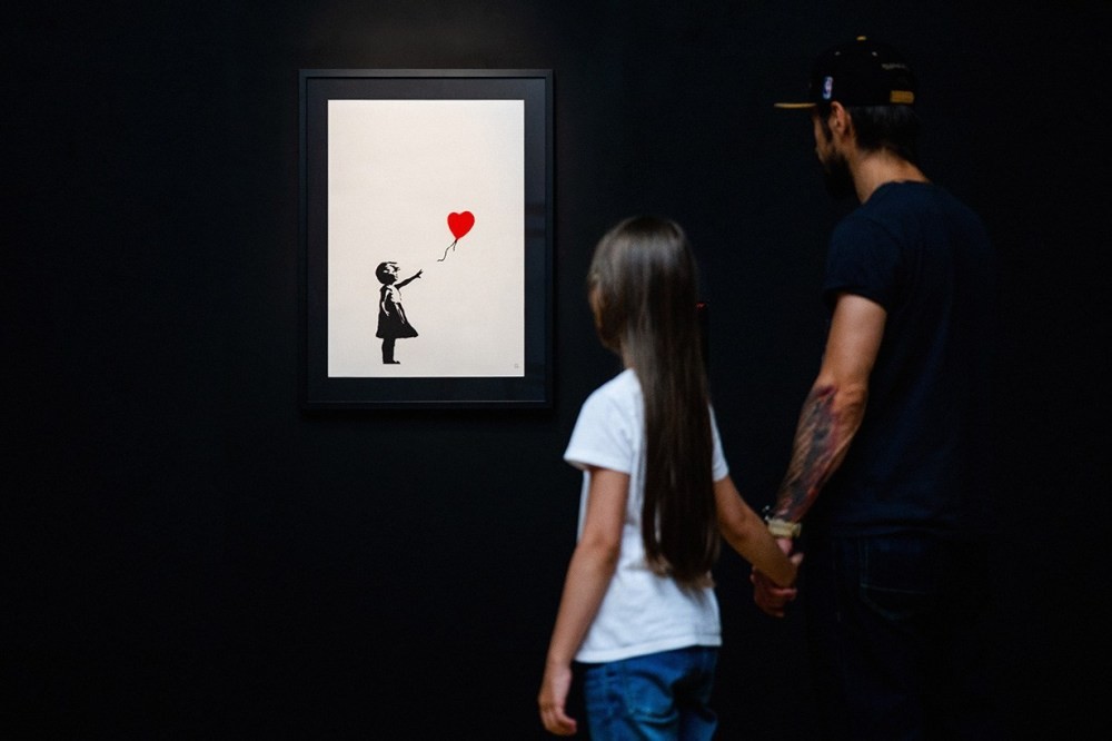 Banksy世界巡迴展覽登陸九龍灣重