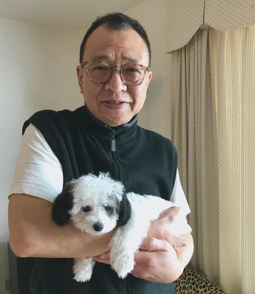 許紹雄22歲愛女大學一級榮譽畢業 花2千3百萬買獨立屋移民新加坡