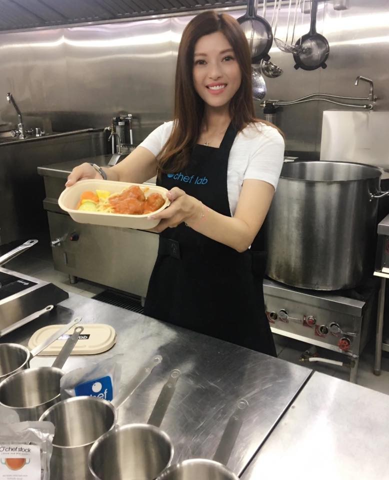 割蓆才女撐警梁芷珊蘭桂坊