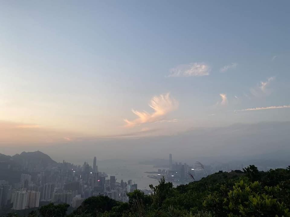 大鵬金翅鳥！火鳳凰現身香港天空吉祥之兆浴火重生香港加油
