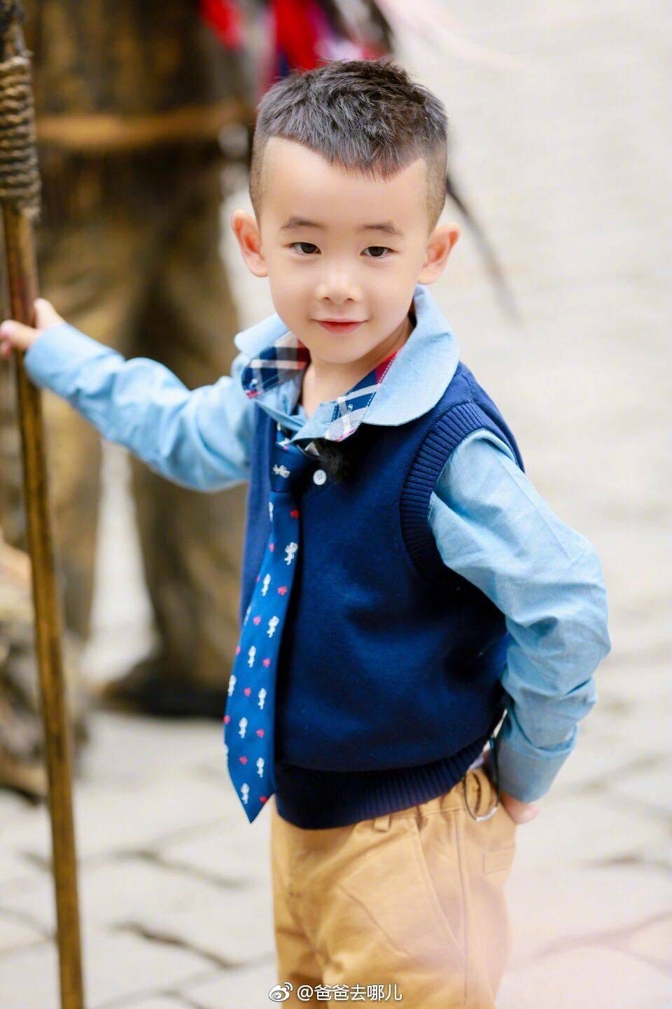 陳小春帶仔仔Jasper去台灣讀幼稚園 因局勢不穩一家三口暫居台灣