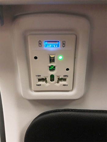 全機都不設機上娛樂系統,但相對就設有USB充電插頭