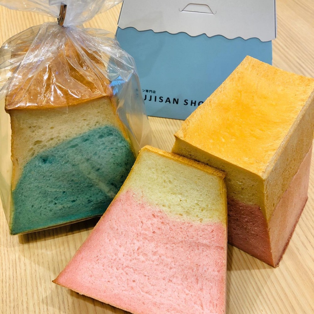 除咗藍色嘅富士山麵包之外,仲有粉紅色添!