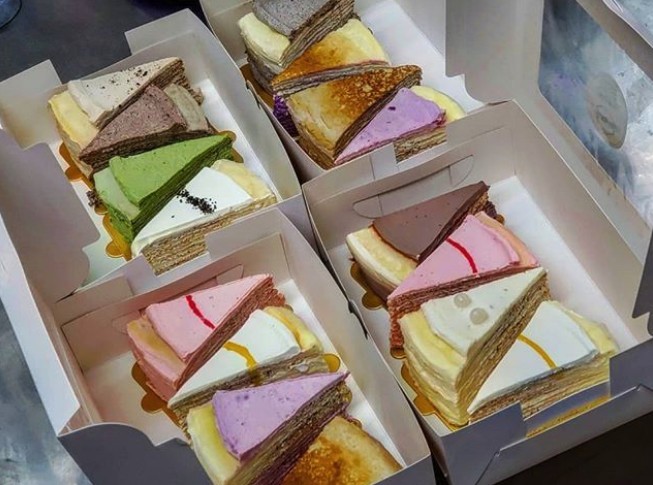 holam_bakery網店店主係一位「90後小男生」,但佢整嘅千層蛋糕都好靚,完全符合女生打卡嘅準則!