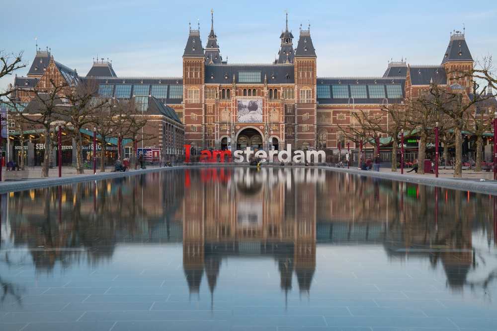 荷蘭係世界上平均海拔最低嘅國家。而「Netherlands」意思亦係「低地」。
