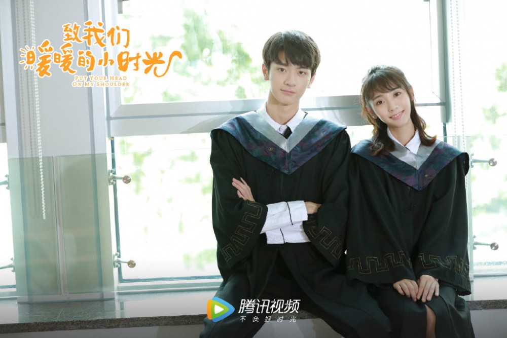 《致我們暖暖的小時光》係《致我們單純的小美好》嘅姐妹篇,係一套甜甜嘅愛情劇。