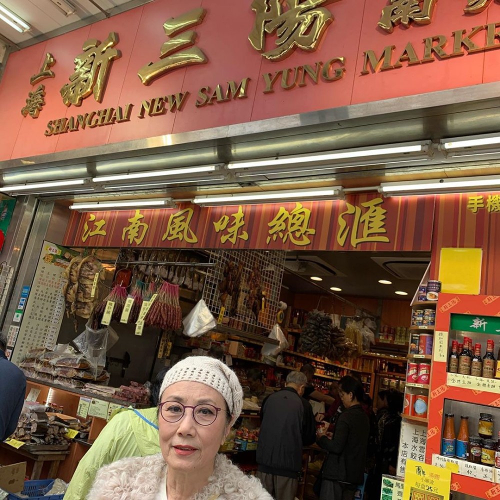 汪明荃汪阿姐琴日喺IG post咗同發哥嘅合照，原來佢去辦年貨嘅時候撞到發哥！