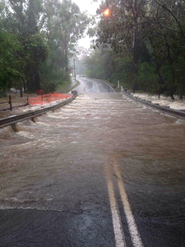 當地氣象部門指部分地區出現百年一遇嘅雨量,舒緩多月嚟嘅乾旱同山火,不過維多利亞洲仍有部分山火火勢未受控。