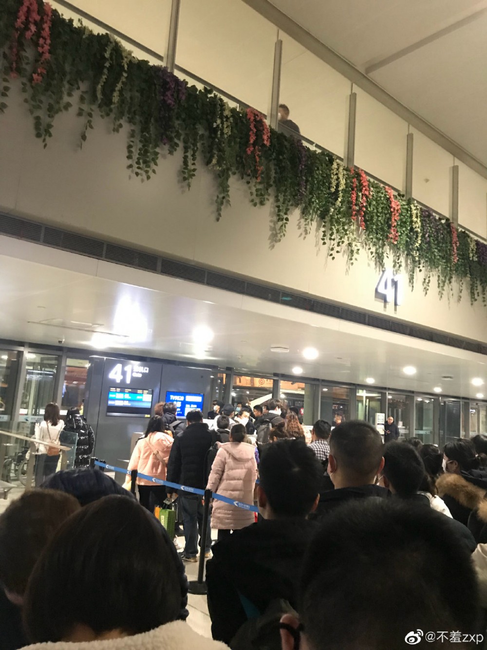 中國係菲律賓第二大旅客來源國,平時旅客會喺卡利博機場進出菲律賓觀光勝地長灘島(Boracay)。