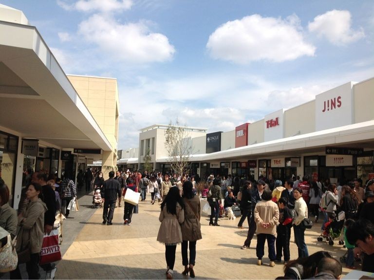 占地面積達86,000平方米，有約210間店舖。