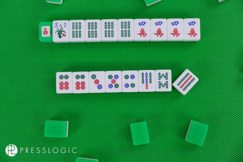 連續2次明槓、暗槓之後再自摸。若玩家喺其中一次補摸牌後摸到花牌,需補牌先食到糊,咁唔算「槓上槓自摸」