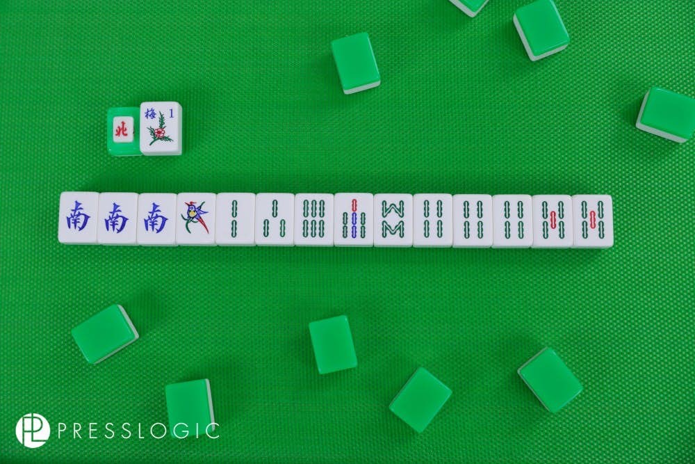 混一色食糊嘅牌中除咗「東、南、西、北、中、發、白板」呢7隻牌,其餘需全部為同一花色