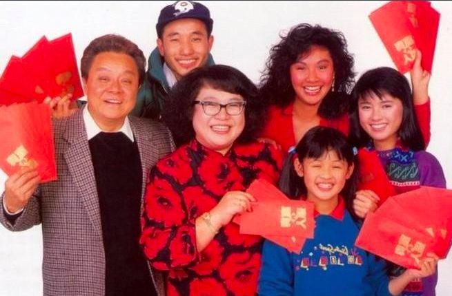 富貴逼人講述普通公屋租客因為中咗六合彩頭獎,一夜之間發達變千萬富豪!