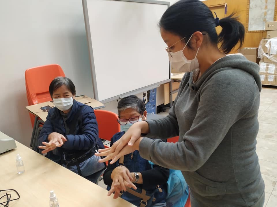 慈善機構將代為派發俾長者及弱勢社群,希望藉此緩解佢哋嘅燃眉之急。