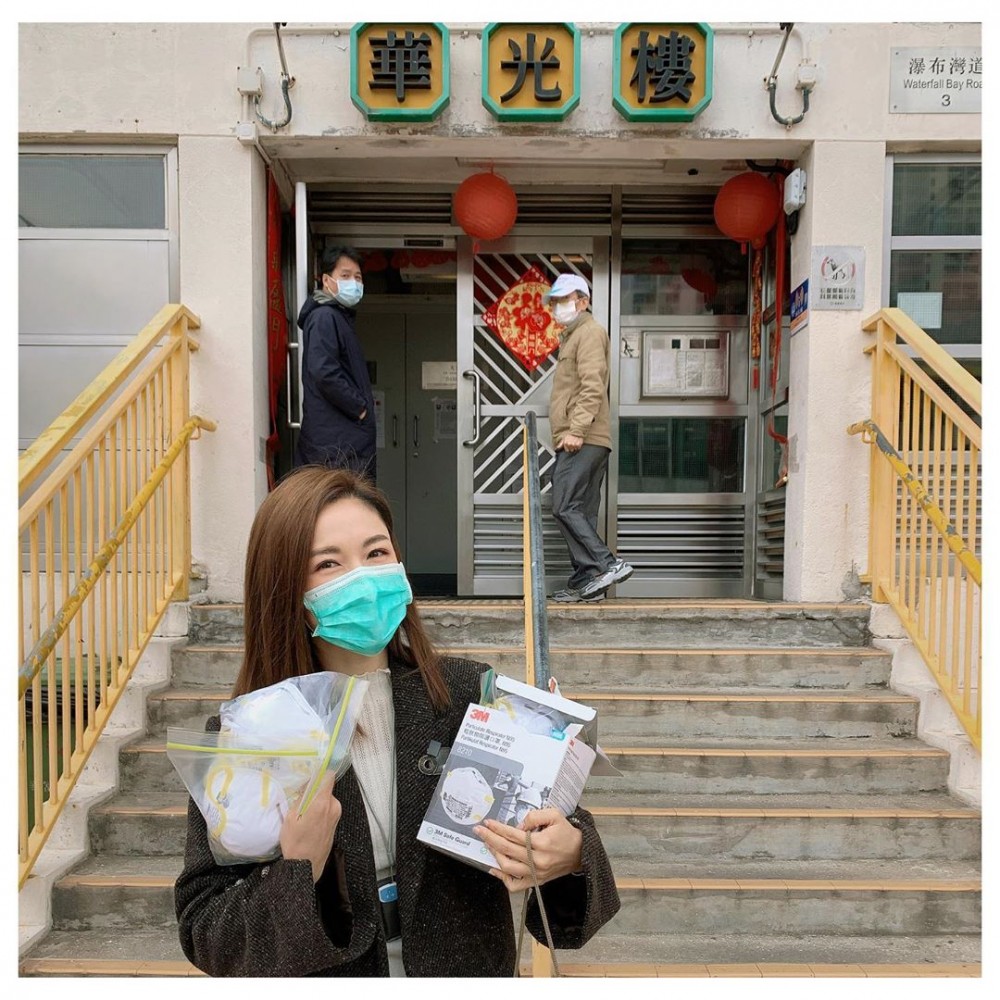 不過有網友發現，施嬅嘅N95口罩係工業用，唔係醫用N95。但都多謝佢一番心意。