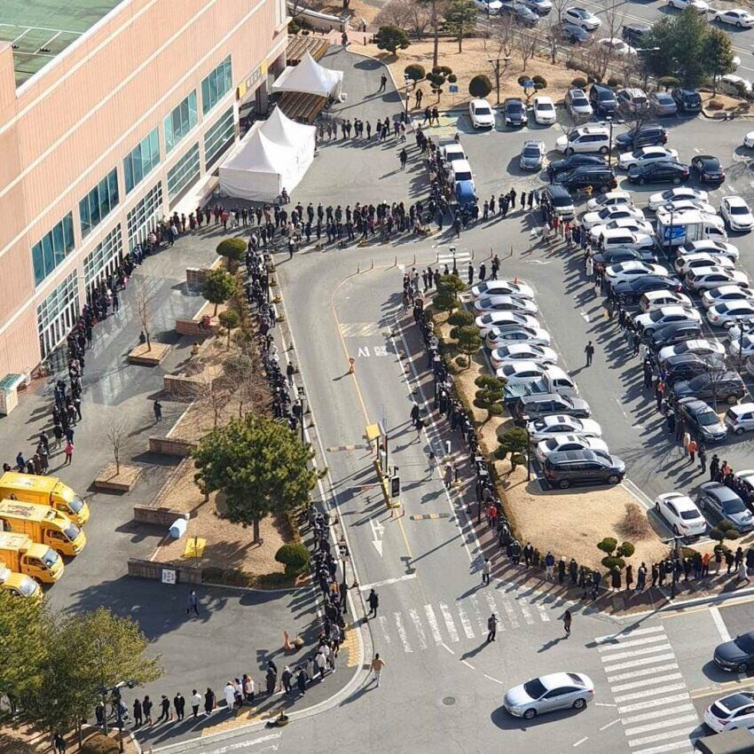 每人限購30個,多間分店門外大排長龍。