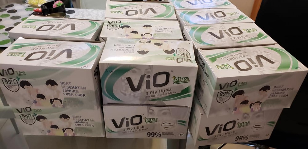 到疫情爆發，姐姐突然whatsapp嚟， 問需唔需要口罩：「我們每日都為口罩奔波，立即二話不說，滙錢，卒之今日收到2000個口罩。(她一分不賺，按成本給我們，作答謝)」